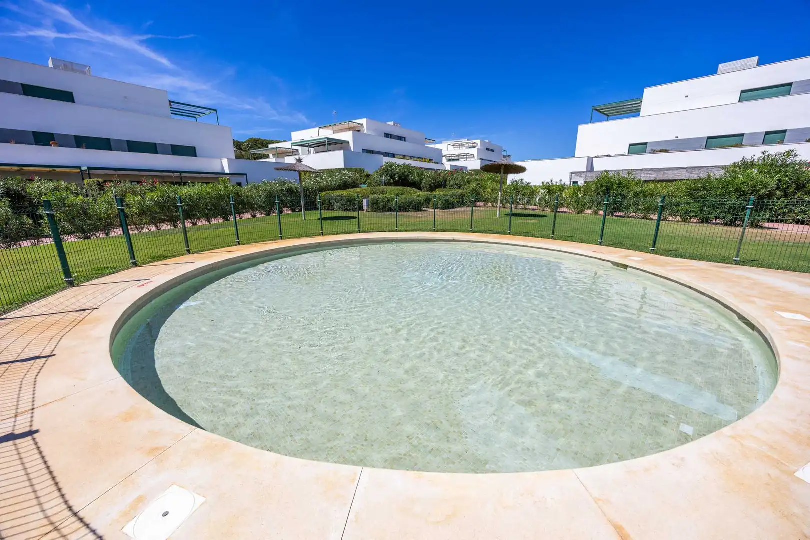 Piscina de Planta baja en venta en Sotogrande con Aire acondicionado, Calefacción y Jardín privado