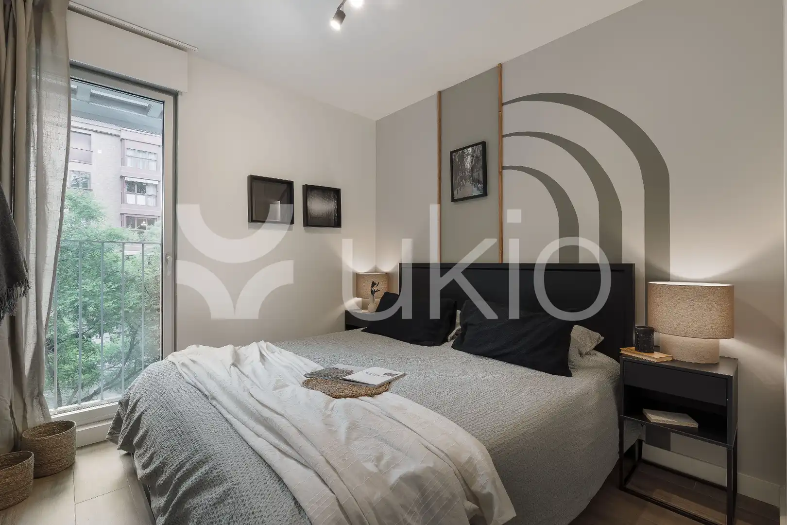 Dormitori de Apartament de lloguer en Madrid amb Aire condicionat, Calefacció i Terrassa