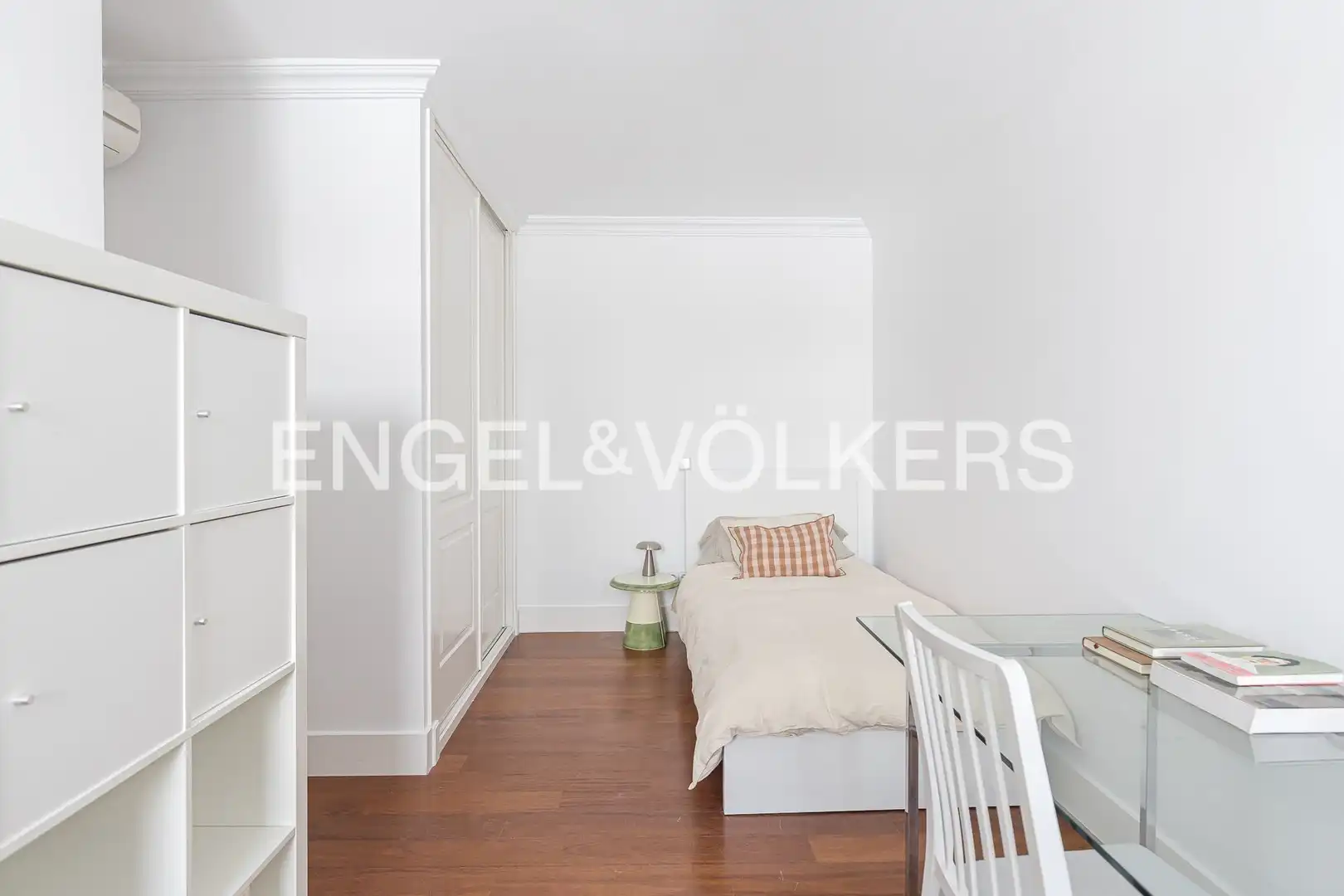 Bedroom of Flat for rent in Madrid  with Air Conditioner, Heating and Balcony