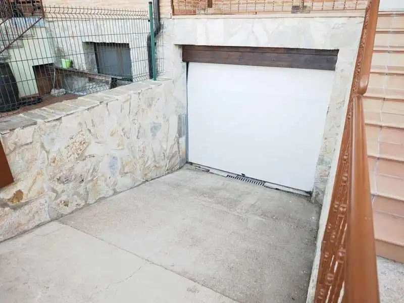 Parking de Casa adosada en venta en Ariza con Jardín privado, Terraza y Balcón