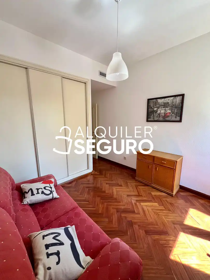 Habitación de Piso de alquiler en Madrid con Aire acondicionado, Calefacción y Amueblado