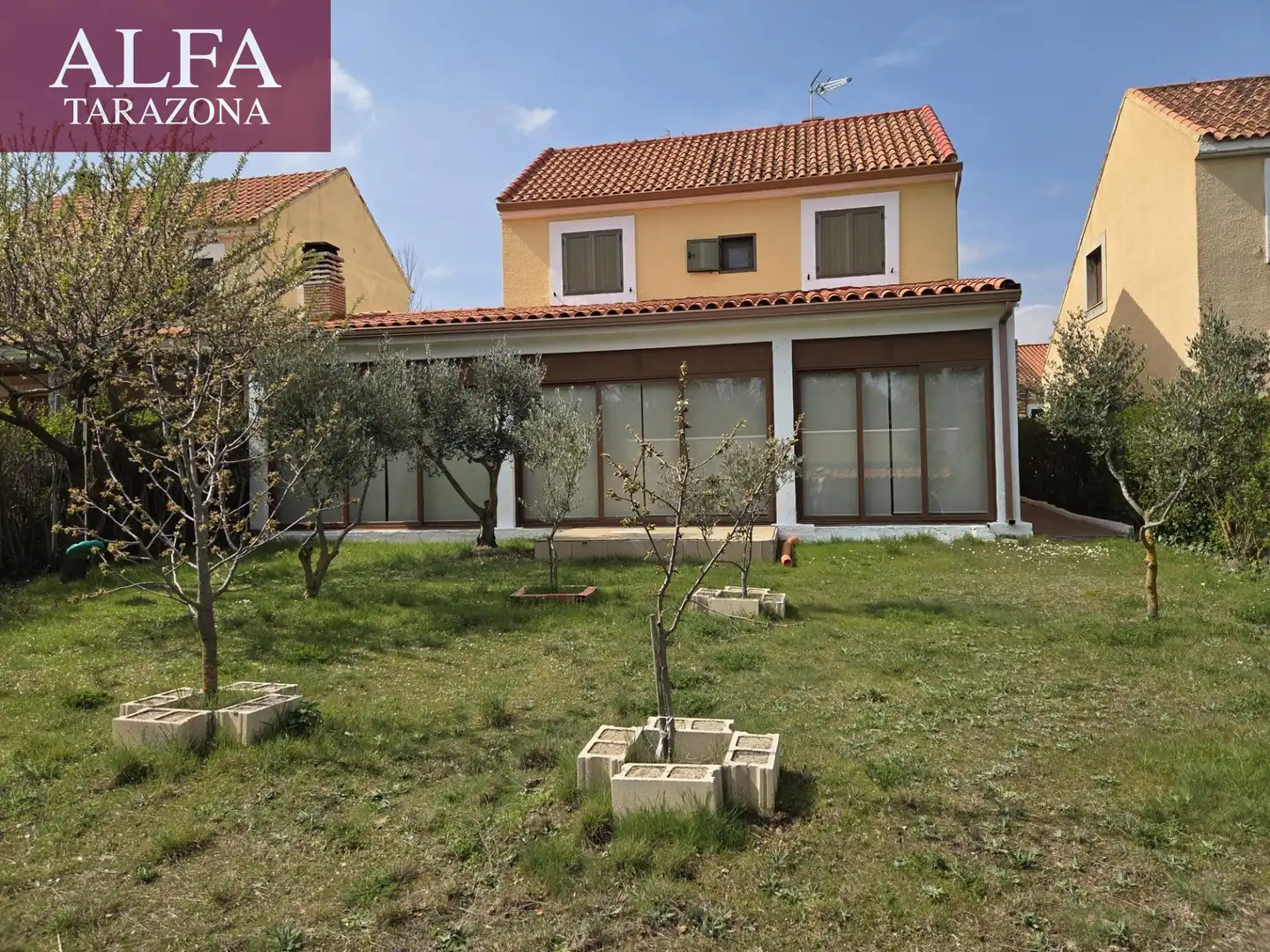 Garten von Einfamilien-Reihenhaus zum Verkauf in Añón de Moncayo mit Privatgarten, Terrasse und Gemeinschaftspool