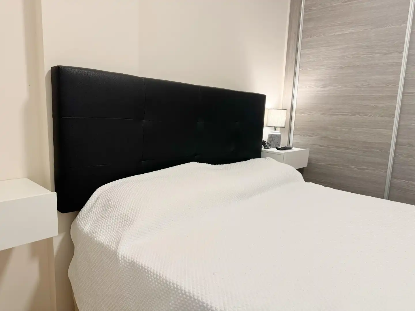 Habitación de Planta baja de alquiler en El Campello con Aire acondicionado, Calefacción y Jardín privado