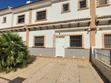 Adosado con balcón en venta en San Miguel de Salinas
