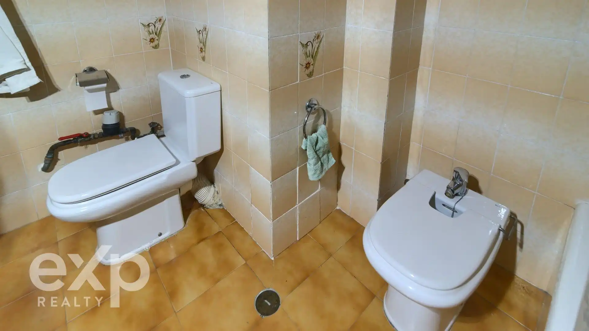 Bathroom of Flat for sale in Valencia  with Air Conditioner, Heating and Terrace