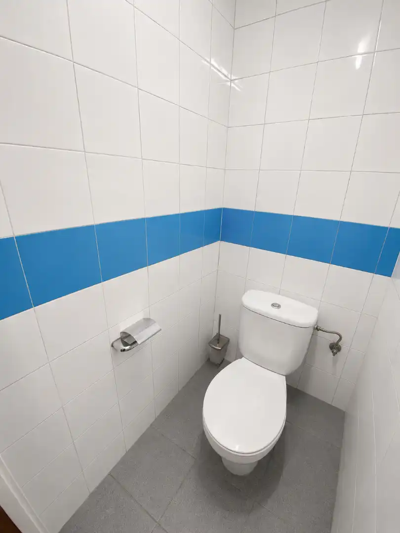 Badezimmer von Fabrikhallen zur Miete in Gijón  mit Heizung