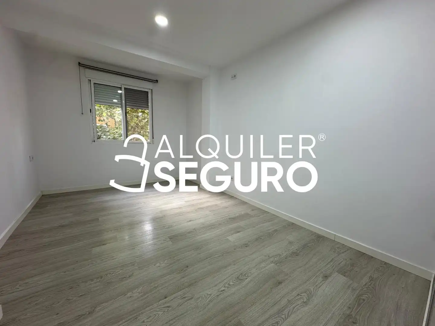 Habitación de Piso de alquiler en Valencia con Aire acondicionado y Amueblado