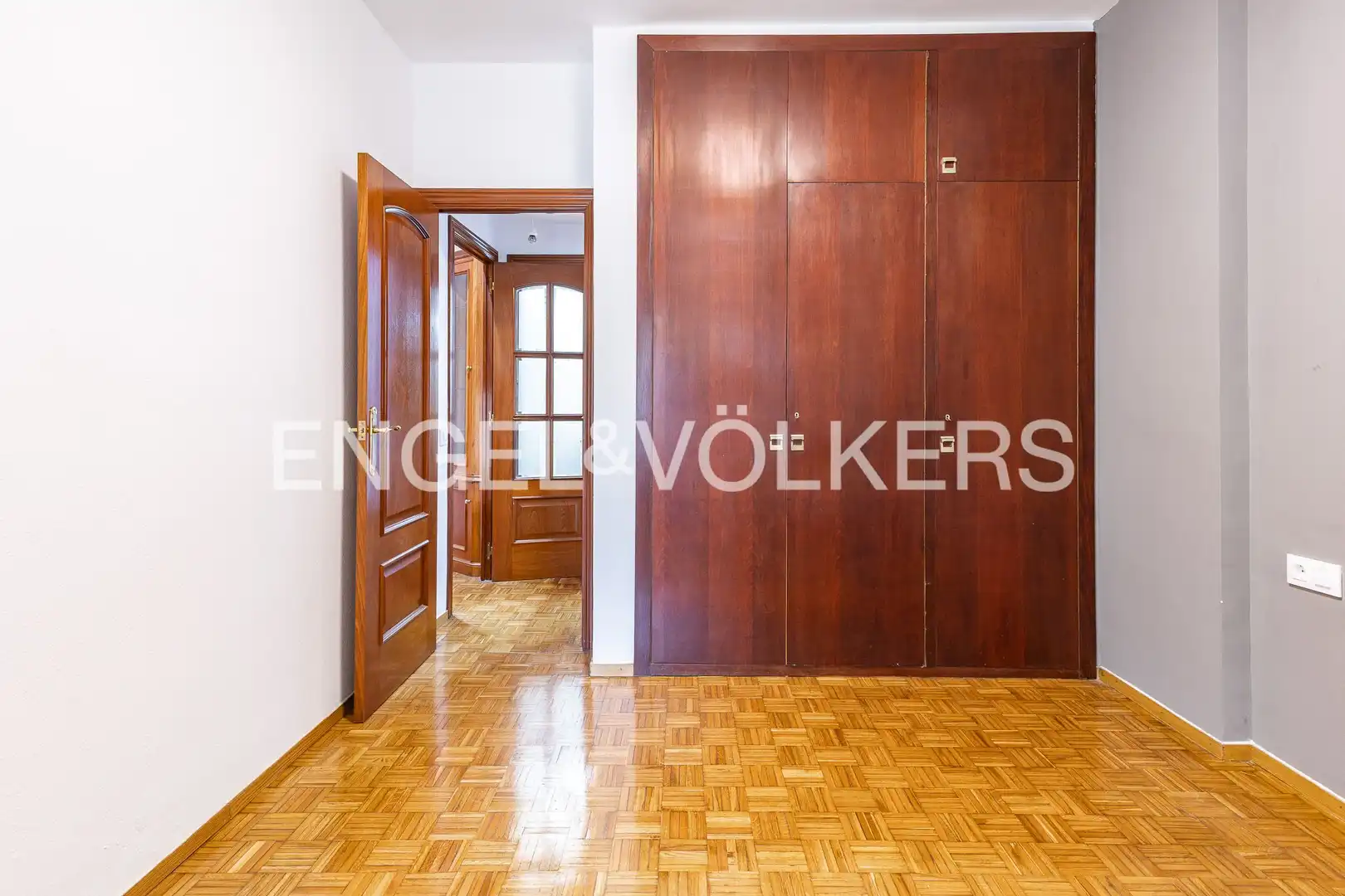 Wohnung zum Verkauf in Barcelona mit Klimaanlage, Heizung und Parkett