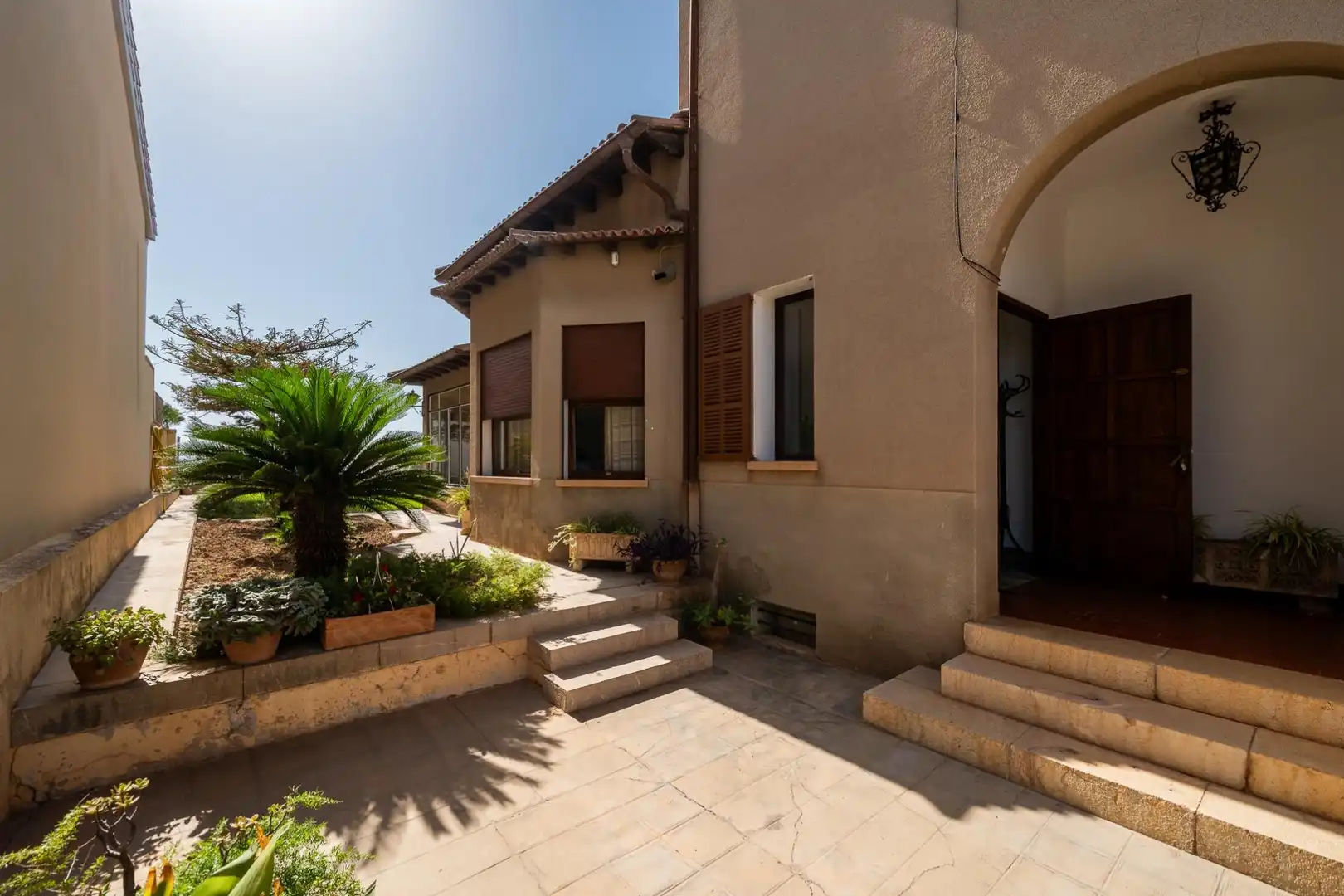 Detached house with garden for sale in DE RAMON Y CAJAL 131, imagen 2