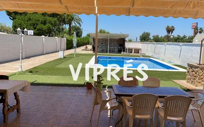 Jardí de Casa o xalet en venda en Arroyo de San Serván amb Aire condicionat, Calefacció i Piscina