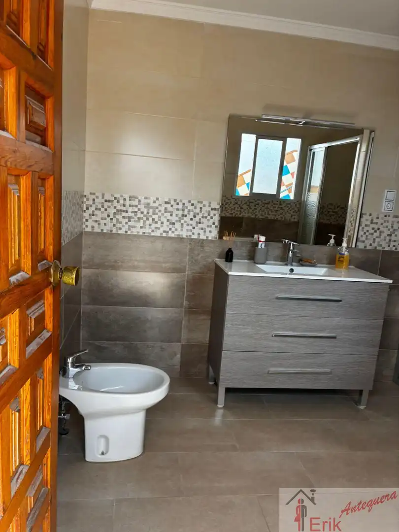 Bathroom of Flat for share in Antequera