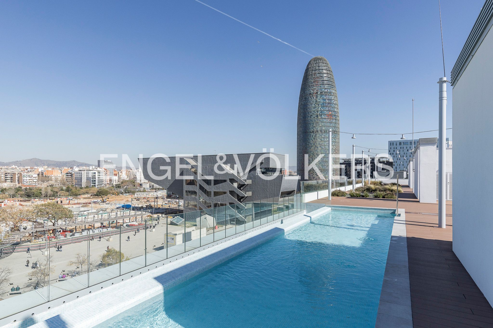 Piscina de Apartament de lloguer en  Barcelona Capital amb Aire condicionat, Calefacció i Parquet