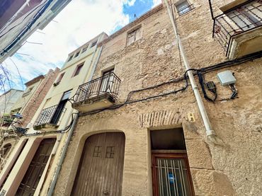 Casa con balcone in vendita a Carrer d'en Perxes 8