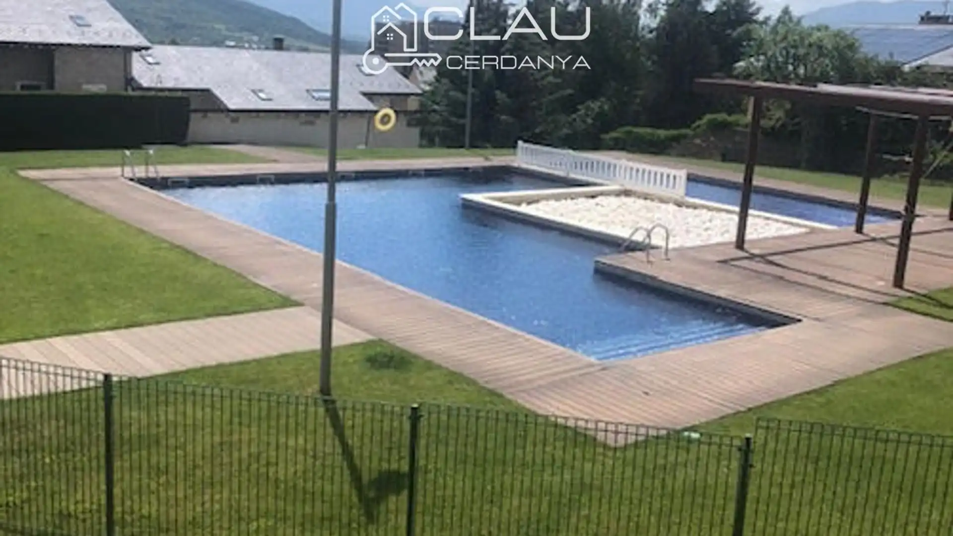 Swimming pool of Duplex for rent in Osséja  with Heating, Parquet flooring and Terrace