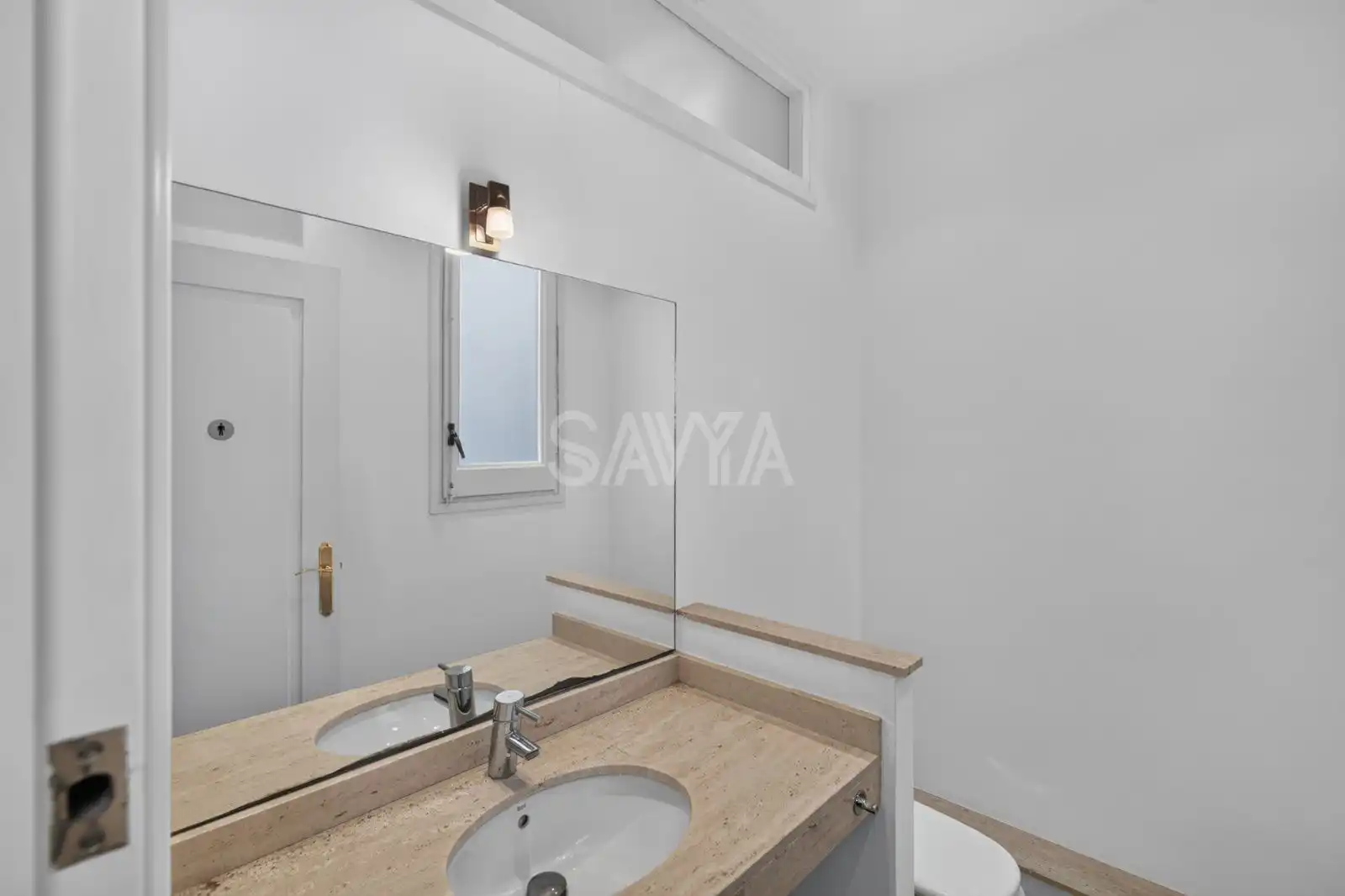 Baño de Piso en venta en Barcelona con Calefacción y Trastero