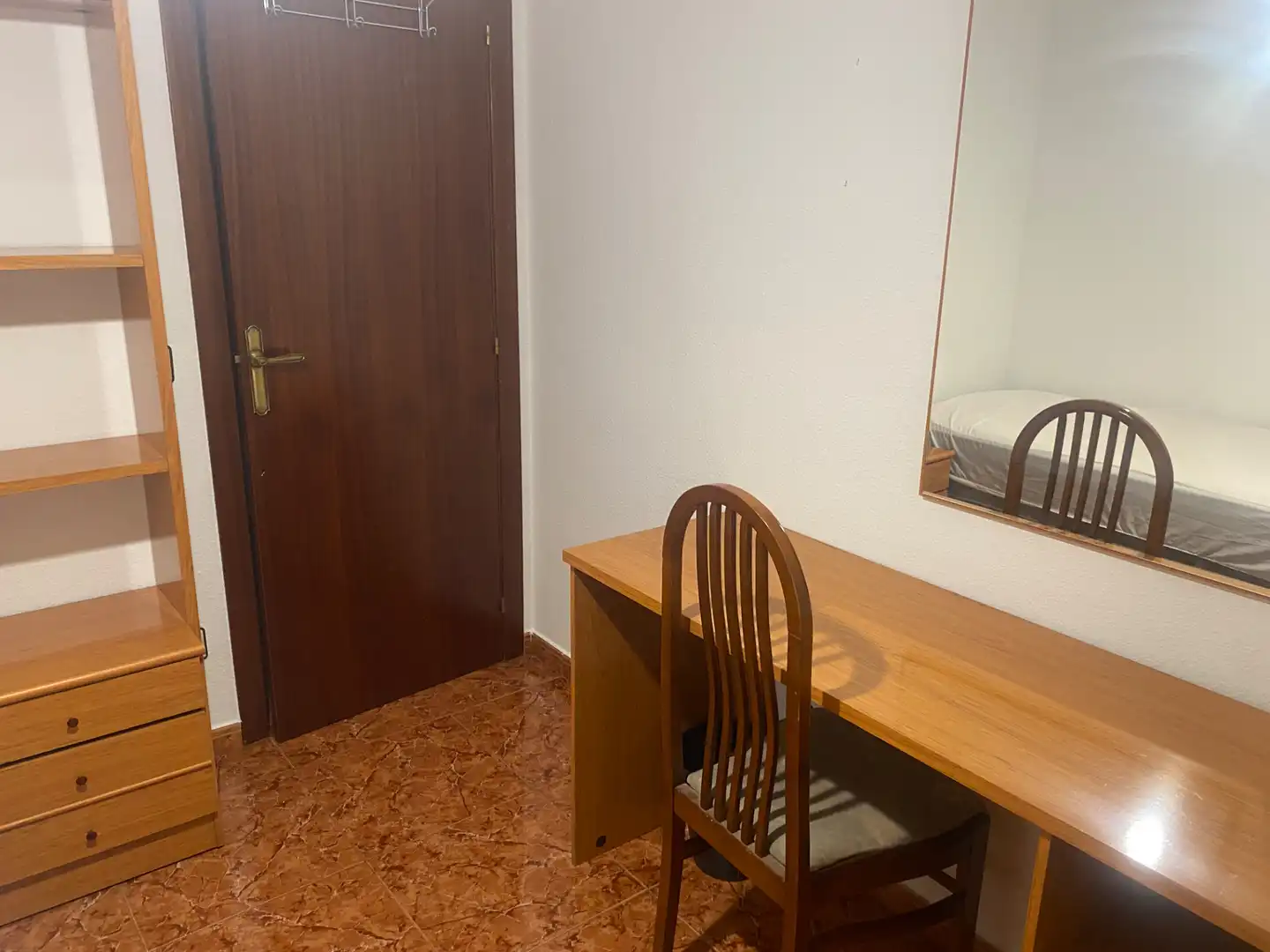 Dormitori de Pis de lloguer en Huesca amb Calefacció, Terrassa i Piscina