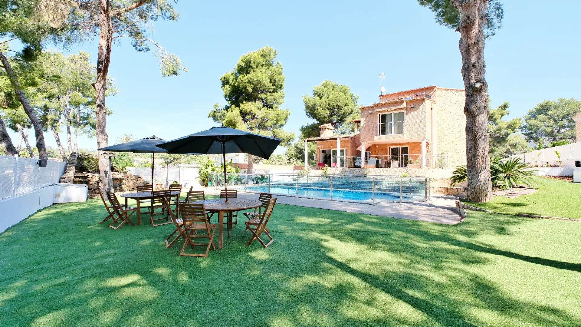 Chalet con terraza en venta en Alfinach - Los Monasterios