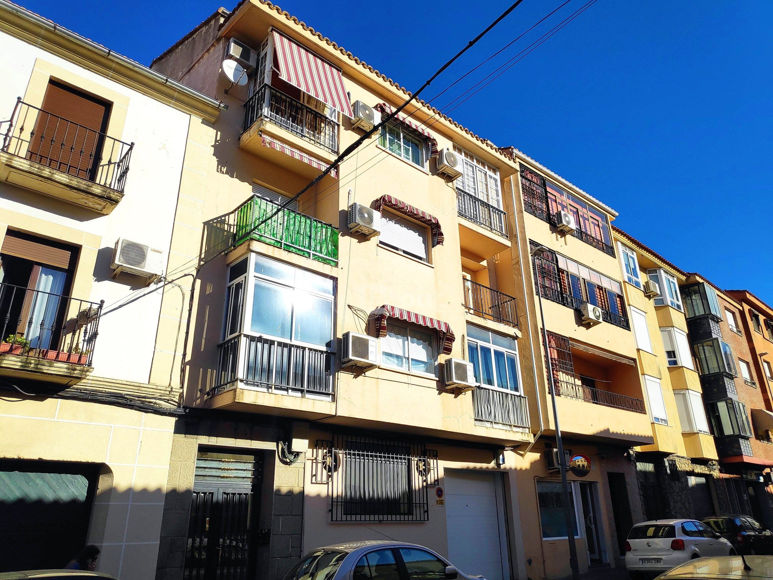 Vista exterior de Pis en venda en Plasencia amb Terrassa