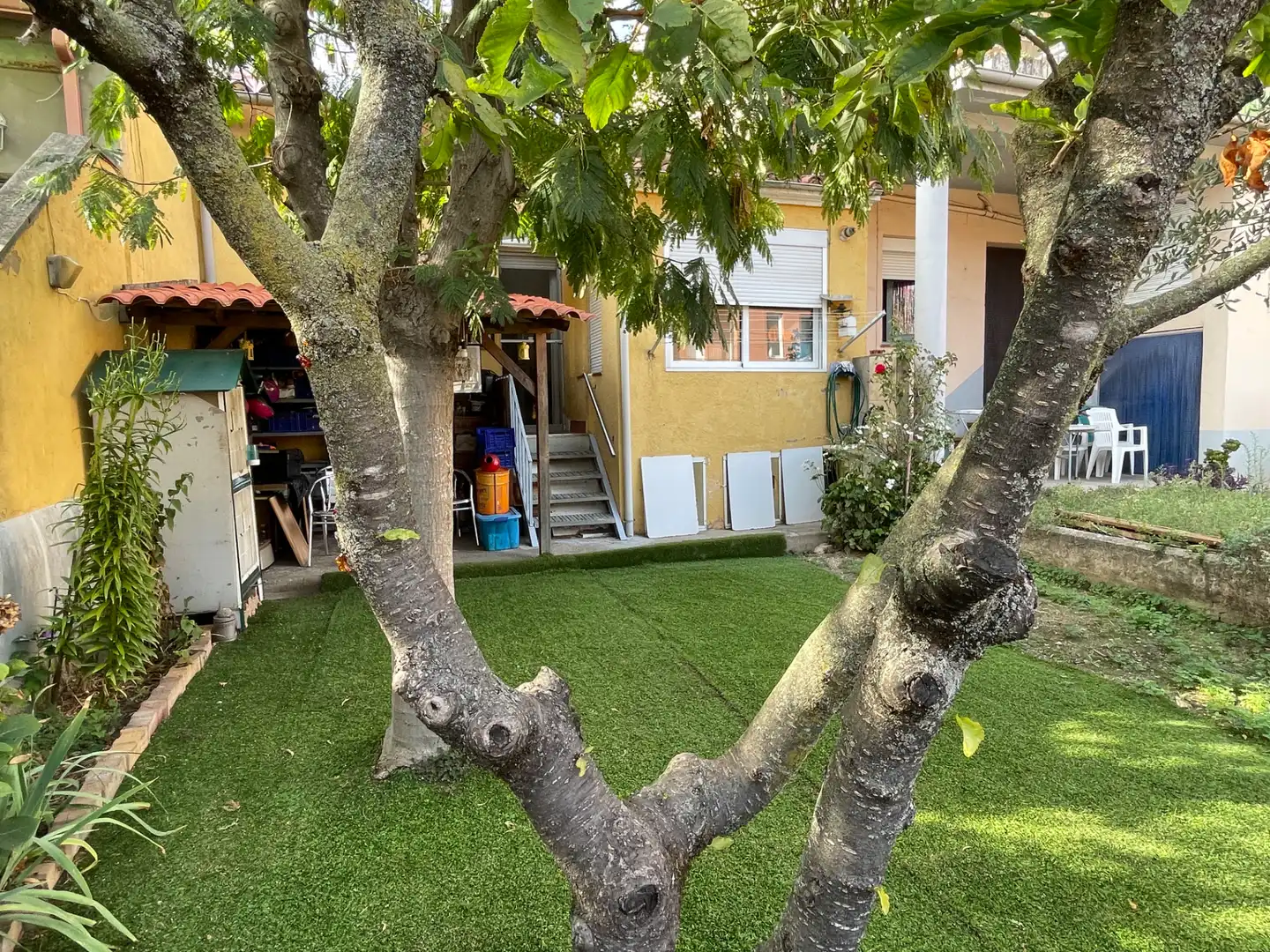Casa aparellada amb jardí en venda a Olot, imagen 19