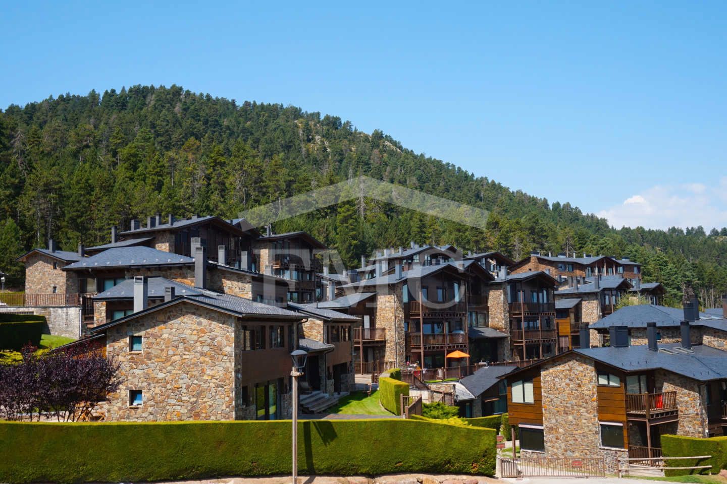 Exterior view of Duplex for sale in Alp  with Heating, Parquet flooring and Terrace