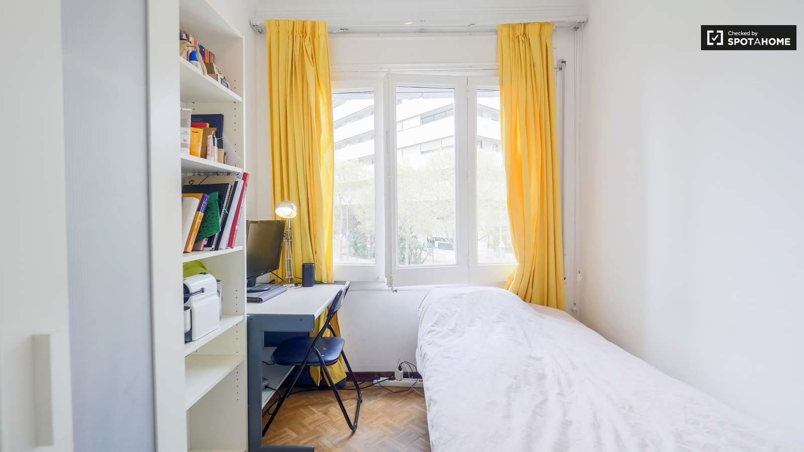 Bedroom of Flat to share in  Barcelona Capital  with Air Conditioner, Heating and Terrace