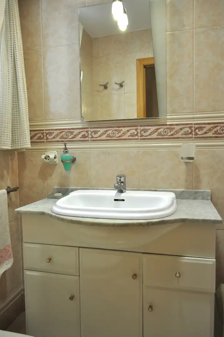 Baño de Apartamento en venta en Valencia con Aire acondicionado, Calefacción y Horno