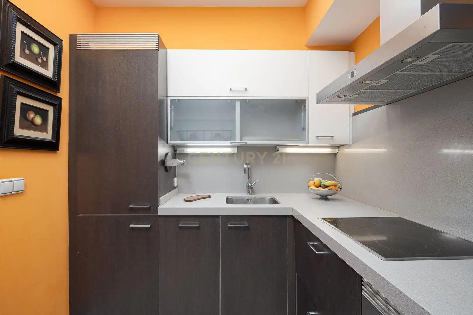 Cuina de Apartament en venda en Donostia - San Sebastián  amb Forn, Rentadora i Microones