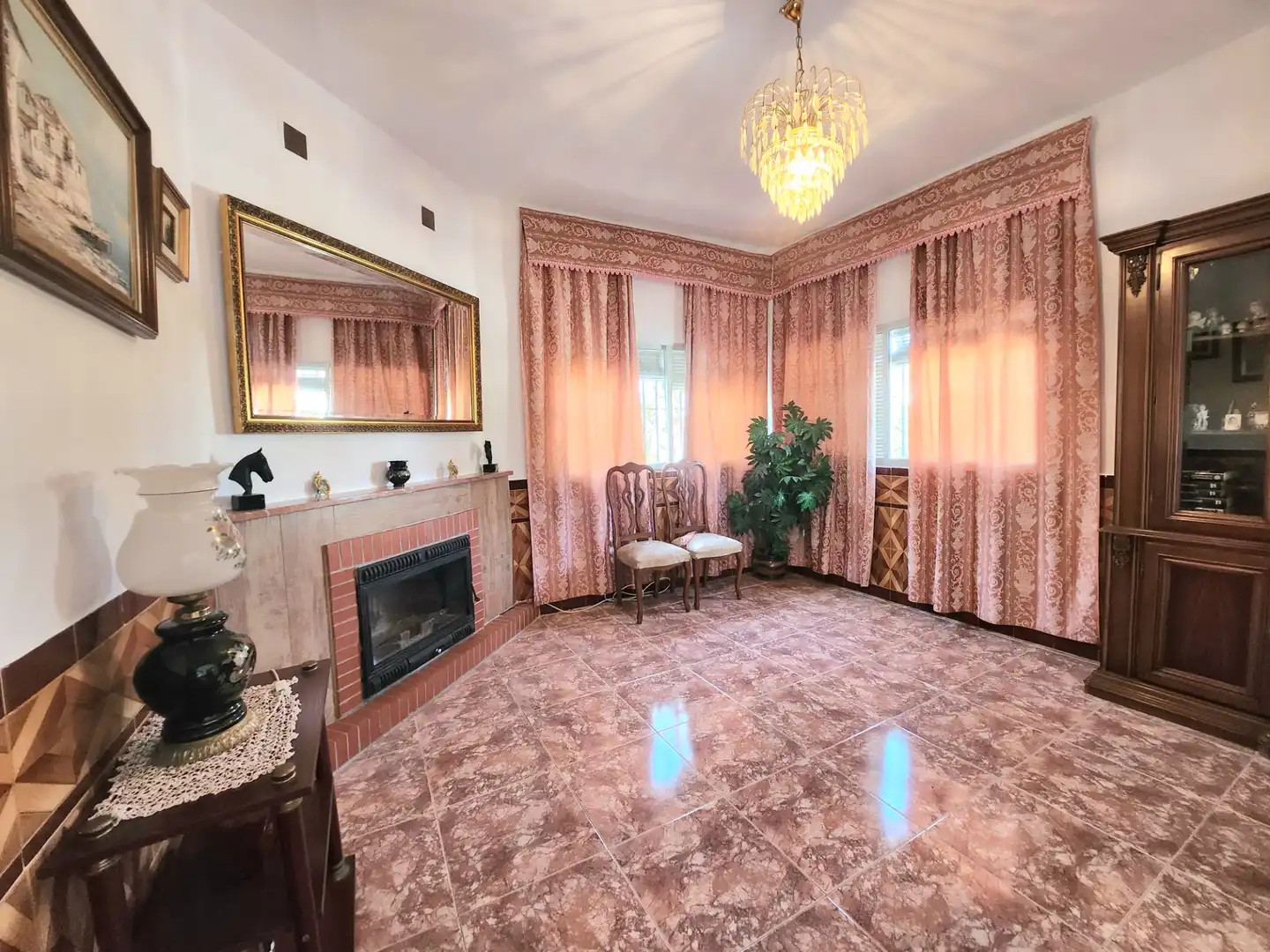 Wohnzimmer von Haus oder Chalet zum Verkauf in Alcalá de Guadaira mit Privatgarten, Terrasse und Abstellraum