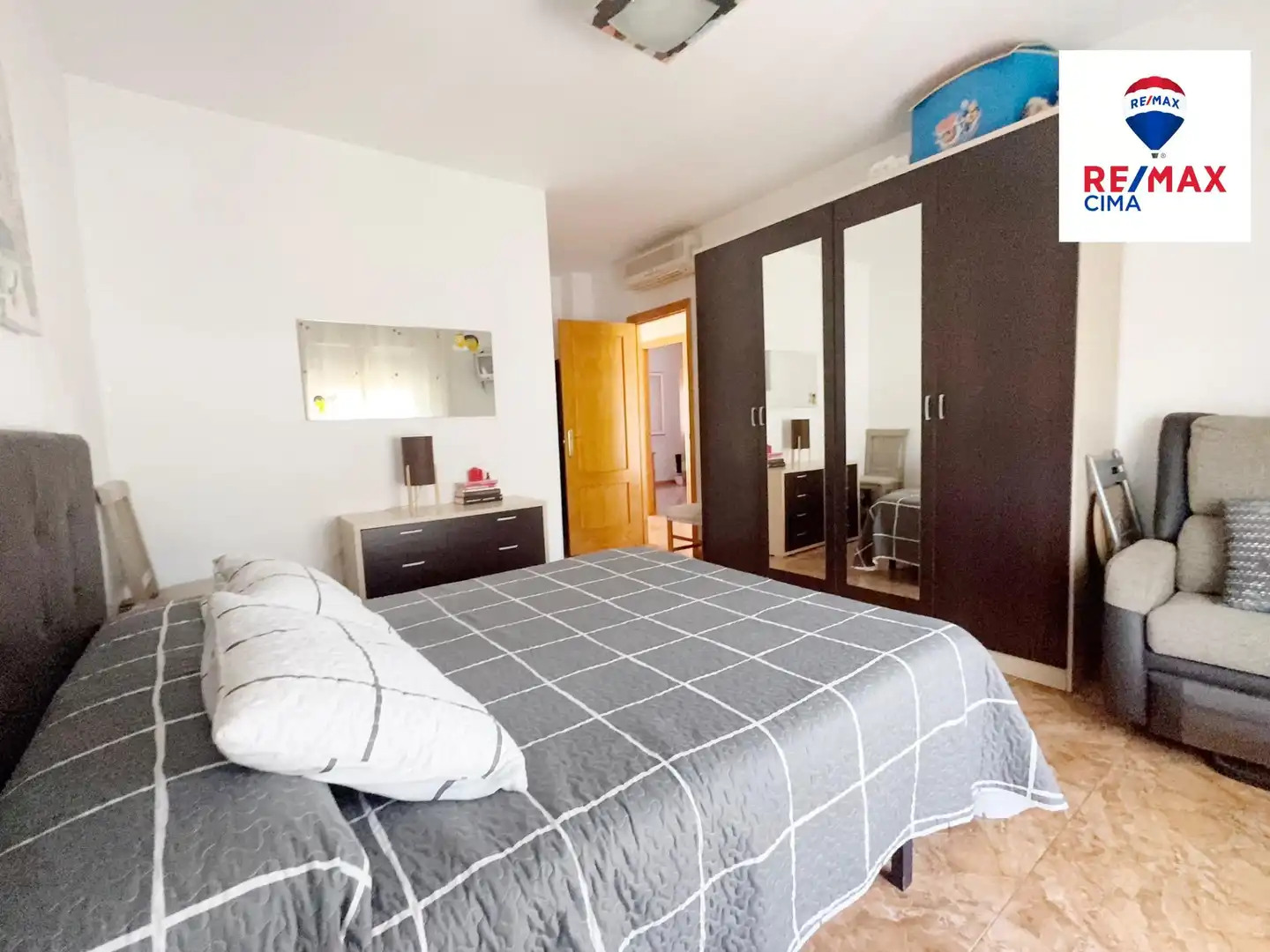 Schlafzimmer von Einfamilien-Reihenhaus zum Verkauf in Zújar mit Heizung und Terrasse