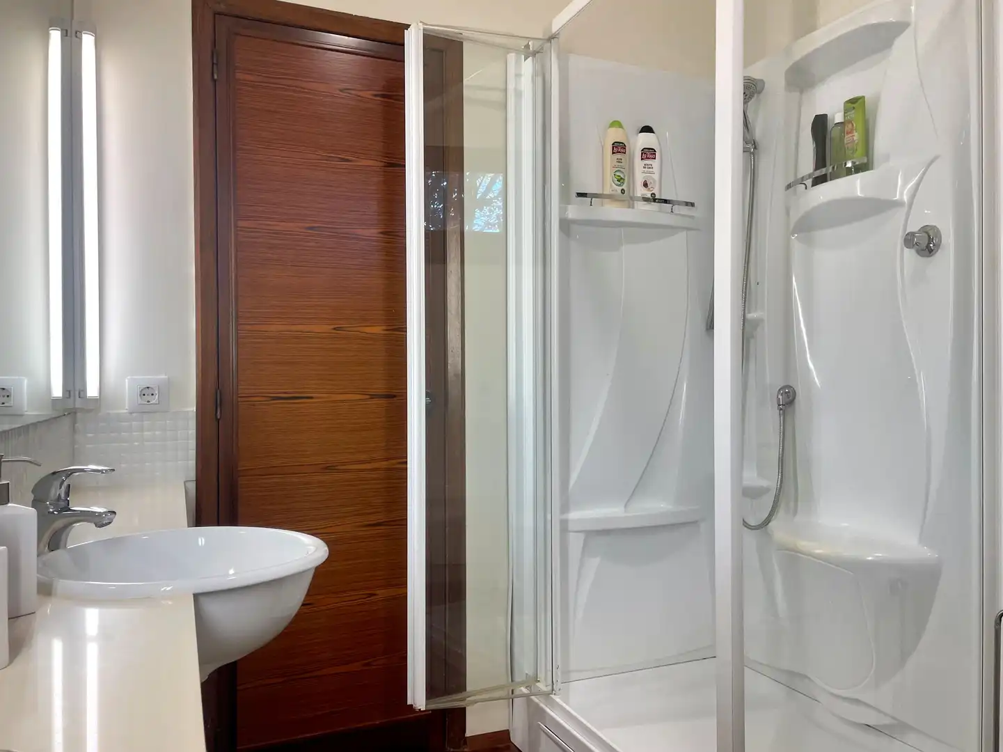 Baño de Casa o chalet de alquiler en Cangas  con Jardín privado, Parquet y Terraza