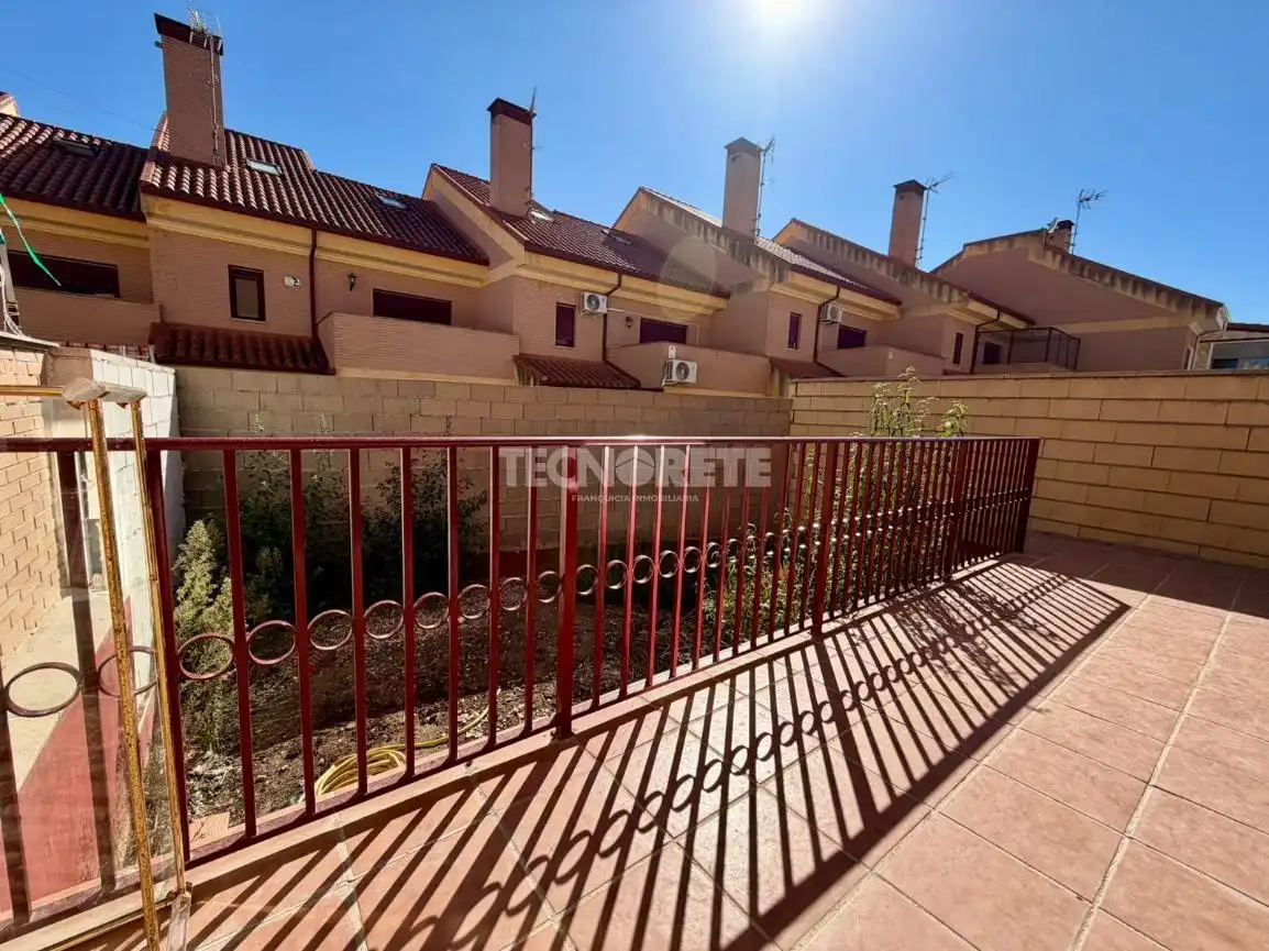 Casa bifamiliare in vendita a Yuncos, imagen 2