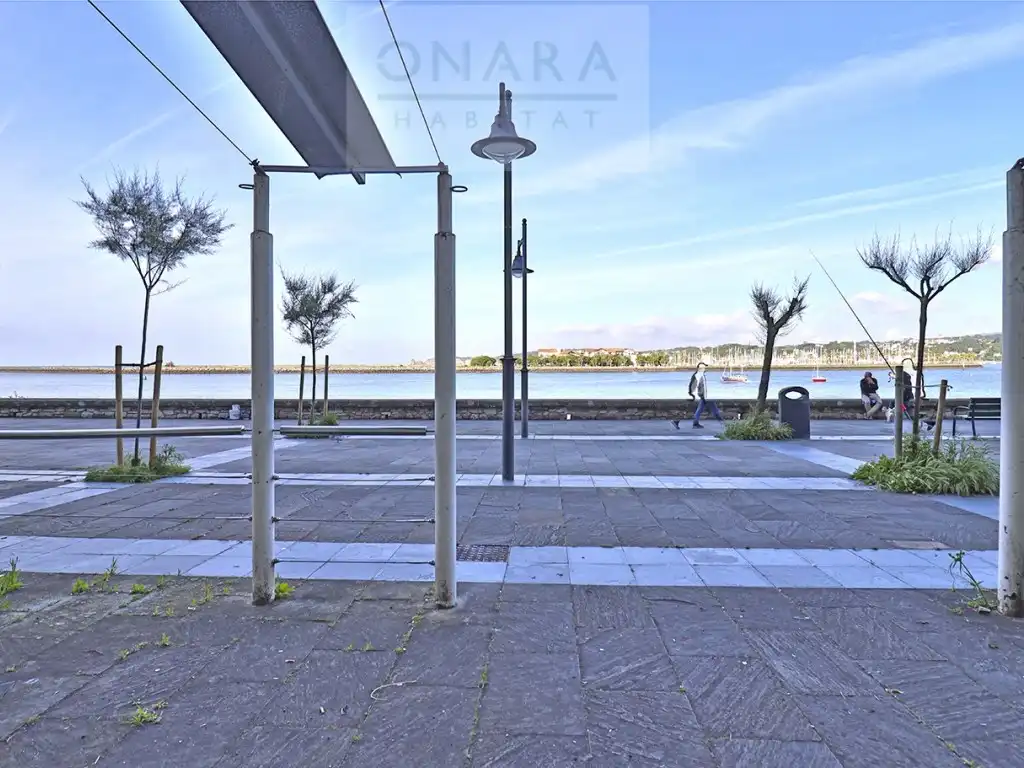 Exterior view of Commercial properties for sale in Hondarribia