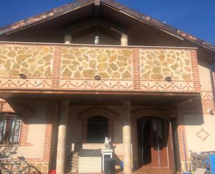 Vista exterior de Casa o xalet en venda en Martín Muñoz de la Dehesa amb Terrassa