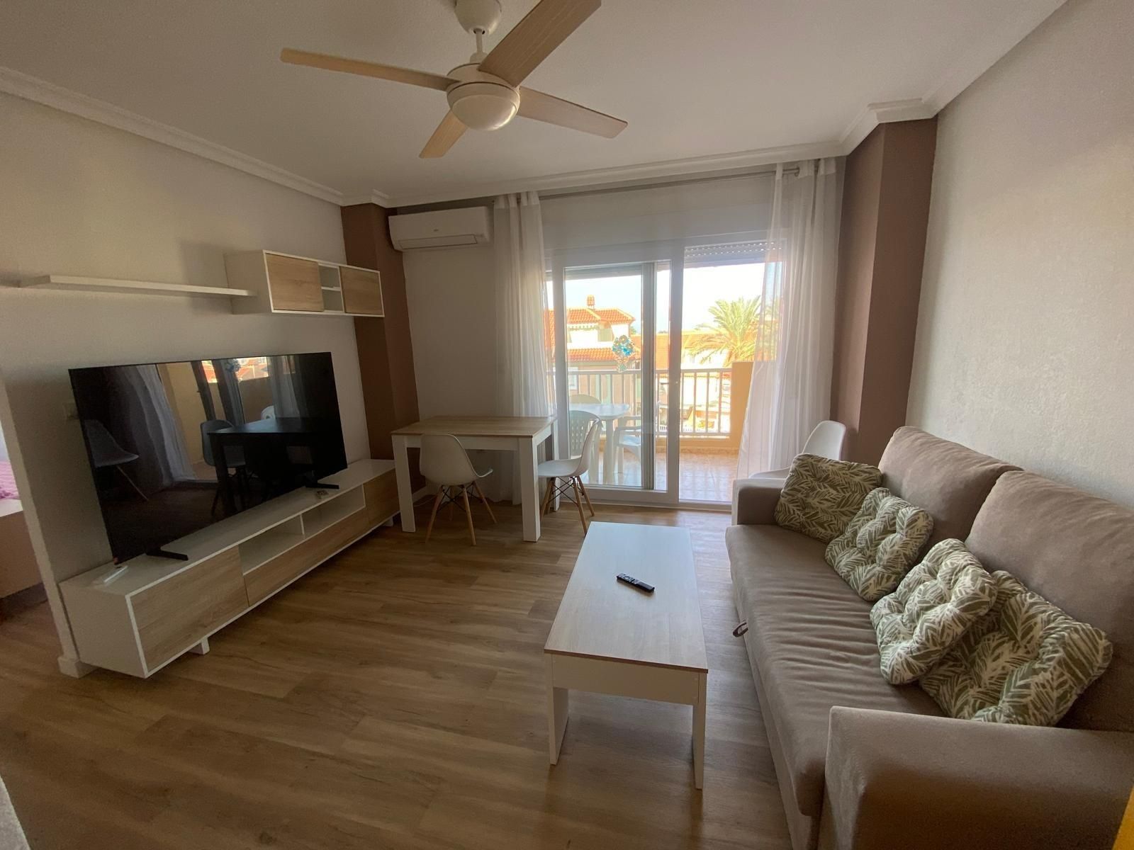 Sala de estar de Apartamento en venta en Cartagena con Aire acondicionado, Balcón y Piscina comunitaria