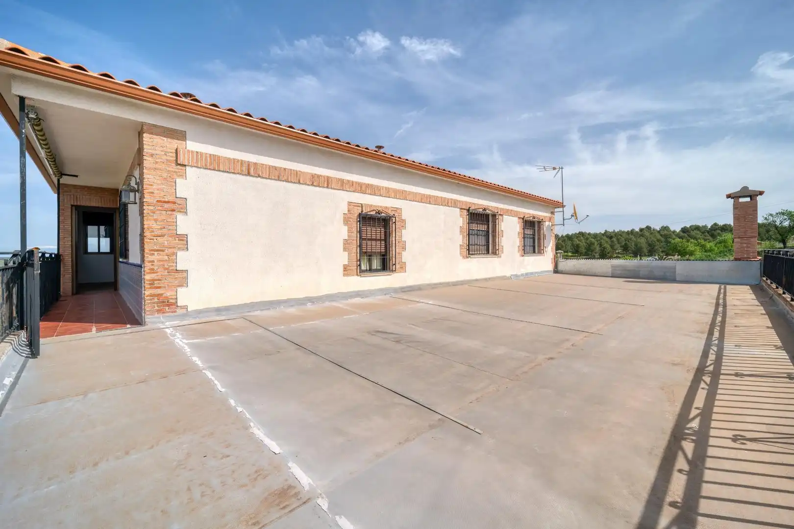 Vista exterior de Casa o xalet en venda en San Martín de Pusa amb Aire condicionat, Calefacció i Jardí privat