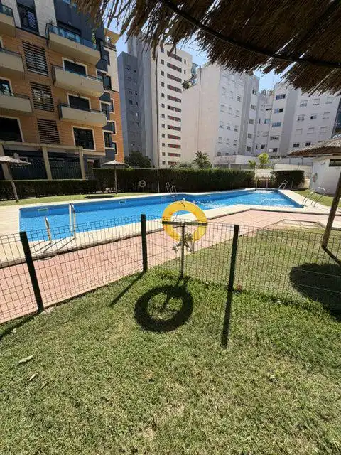 Piscina de Pis en venda en Sevilla amb Aire condicionat, Terrassa i Traster