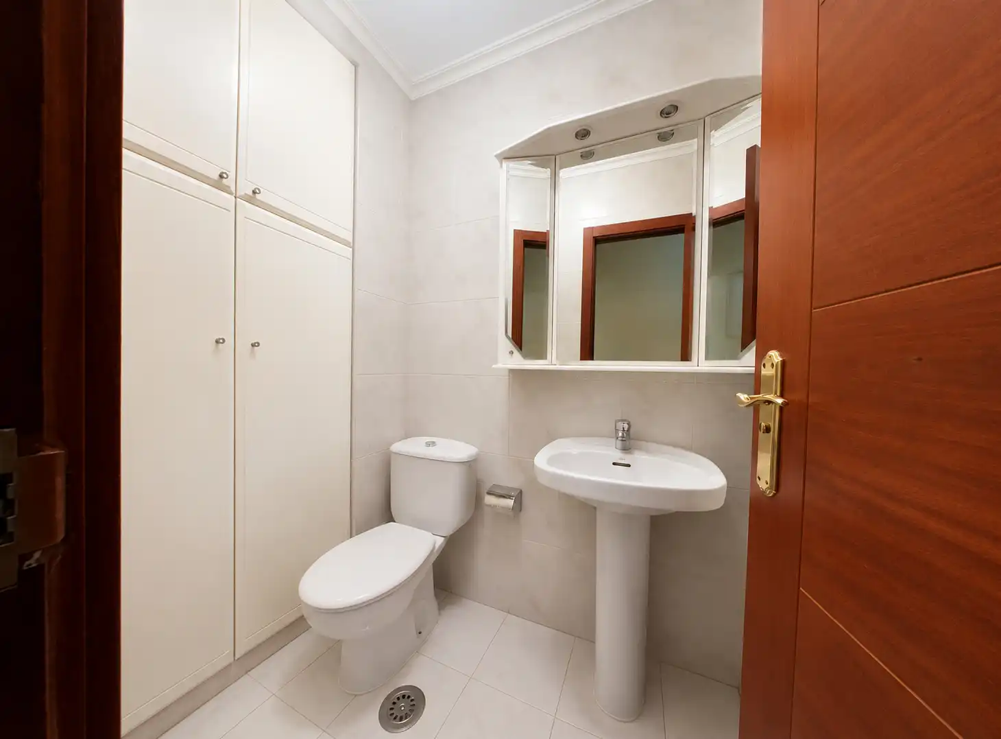 Baño de Piso en venta en Vigo  con Calefacción, Parquet y Amueblado
