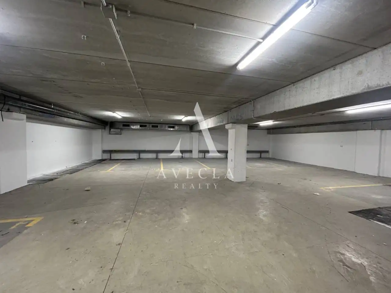 Parking de Nave industrial de alquiler en Badalona