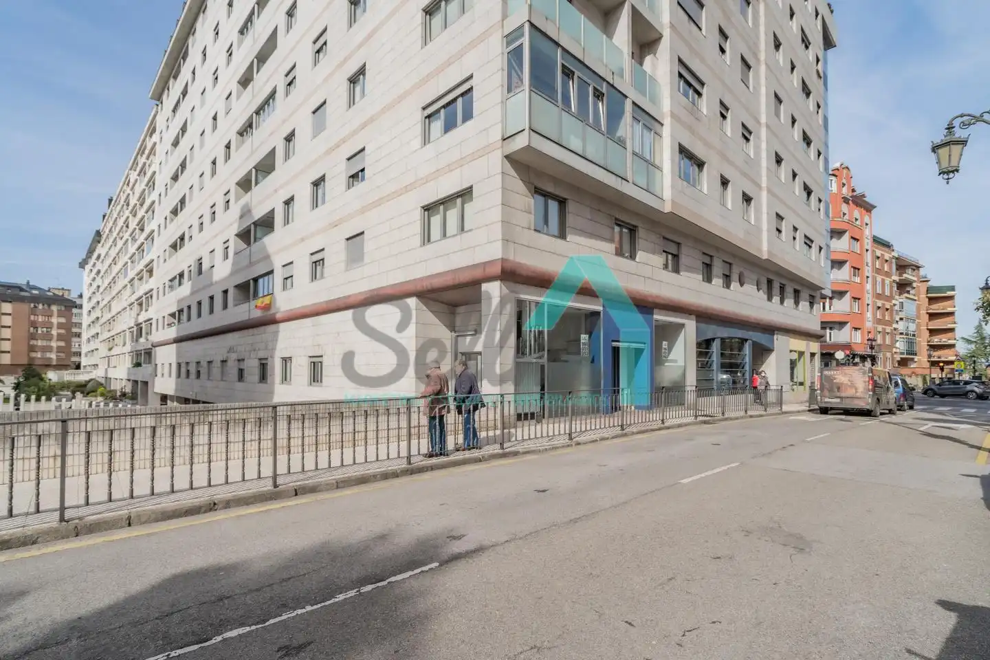 Vista exterior de Oficina en venda en Oviedo  amb Aire condicionat, Calefacció i Moblat