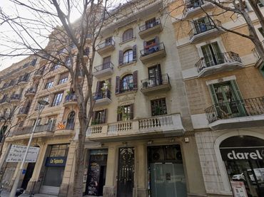 Piso con balcón en venta en Carrer de Viladomat