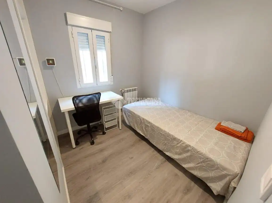 Dormitori de Pis de lloguer en Getafe amb Calefacció i Moblat