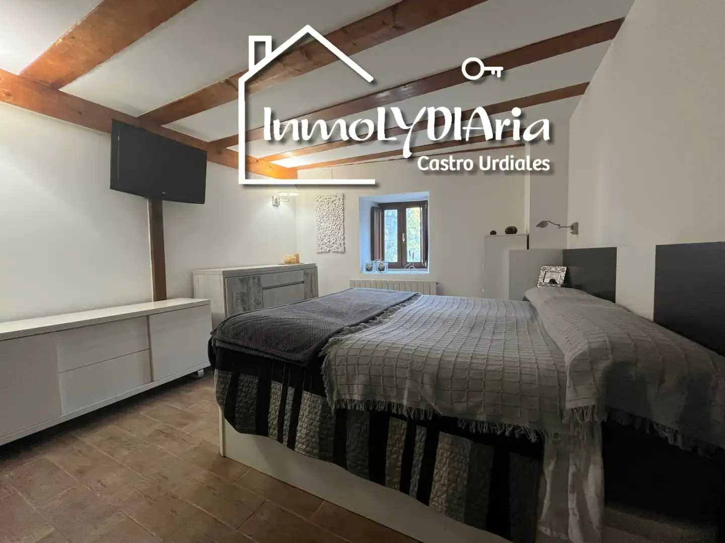 Habitación de Casa adosada en venta en Castro-Urdiales con Calefacción, Parquet y Terraza
