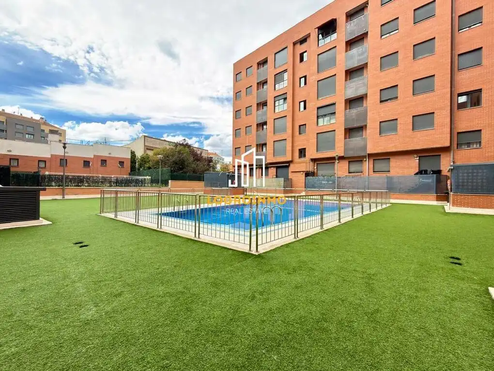 Piscina de Pis en venda en  Logroño amb Aire condicionat, Calefacció i Traster
