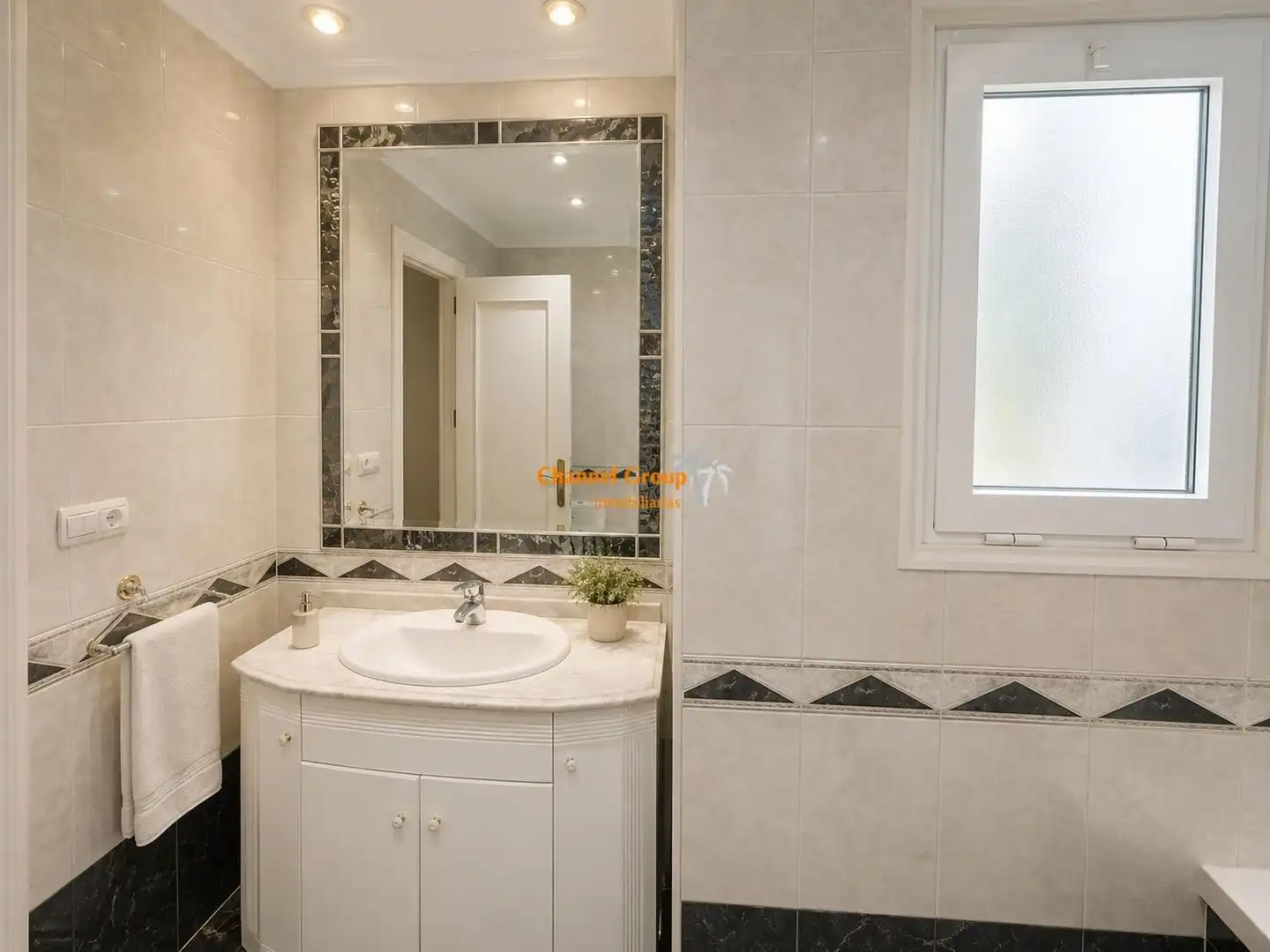 Bathroom of Flat for sale in Elche / Elx  with Air Conditioner, Heating and Balcony