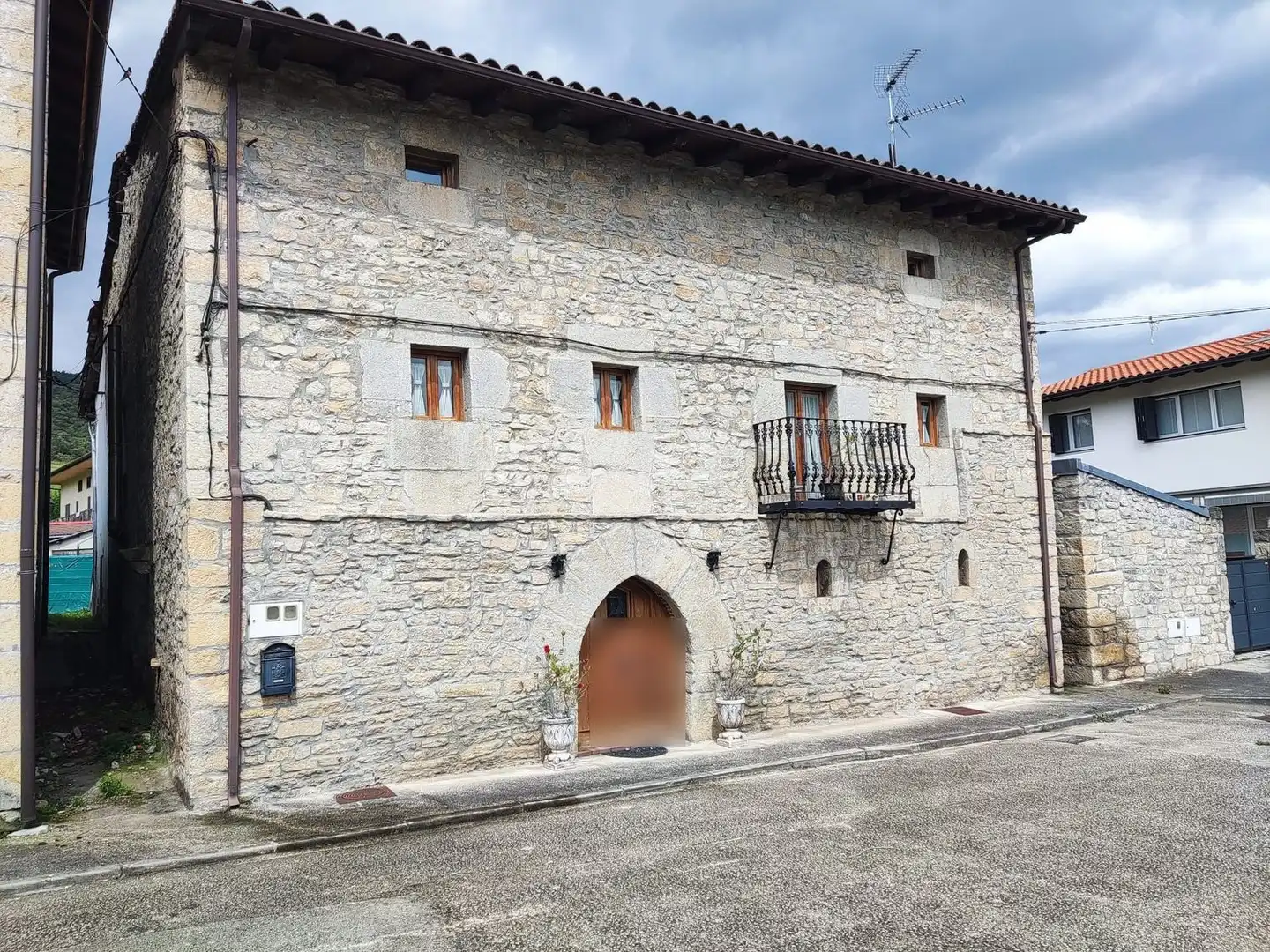 Vista exterior de Finca rústica en venda en Valle de Mena amb Balcó