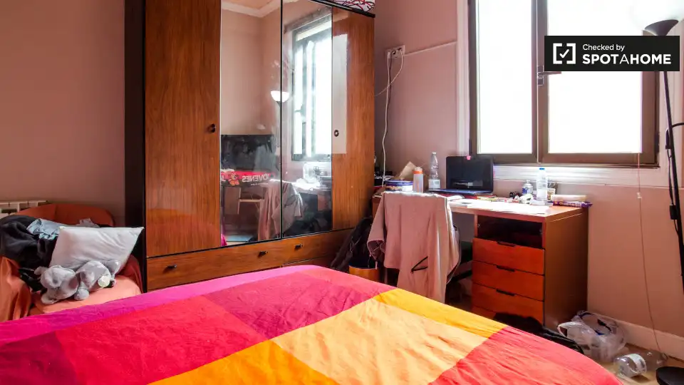 Bedroom of Flat for share in Bilbao   with Air Conditioner, Heating and Terrace