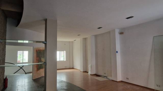 Local comercial en Alquiler en Calle Monte Carmelo en Los Remedios