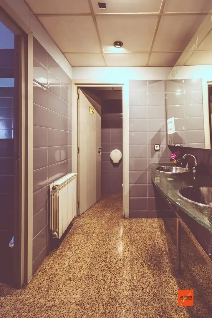 Baño de Edificio en venta en Santa Bàrbara