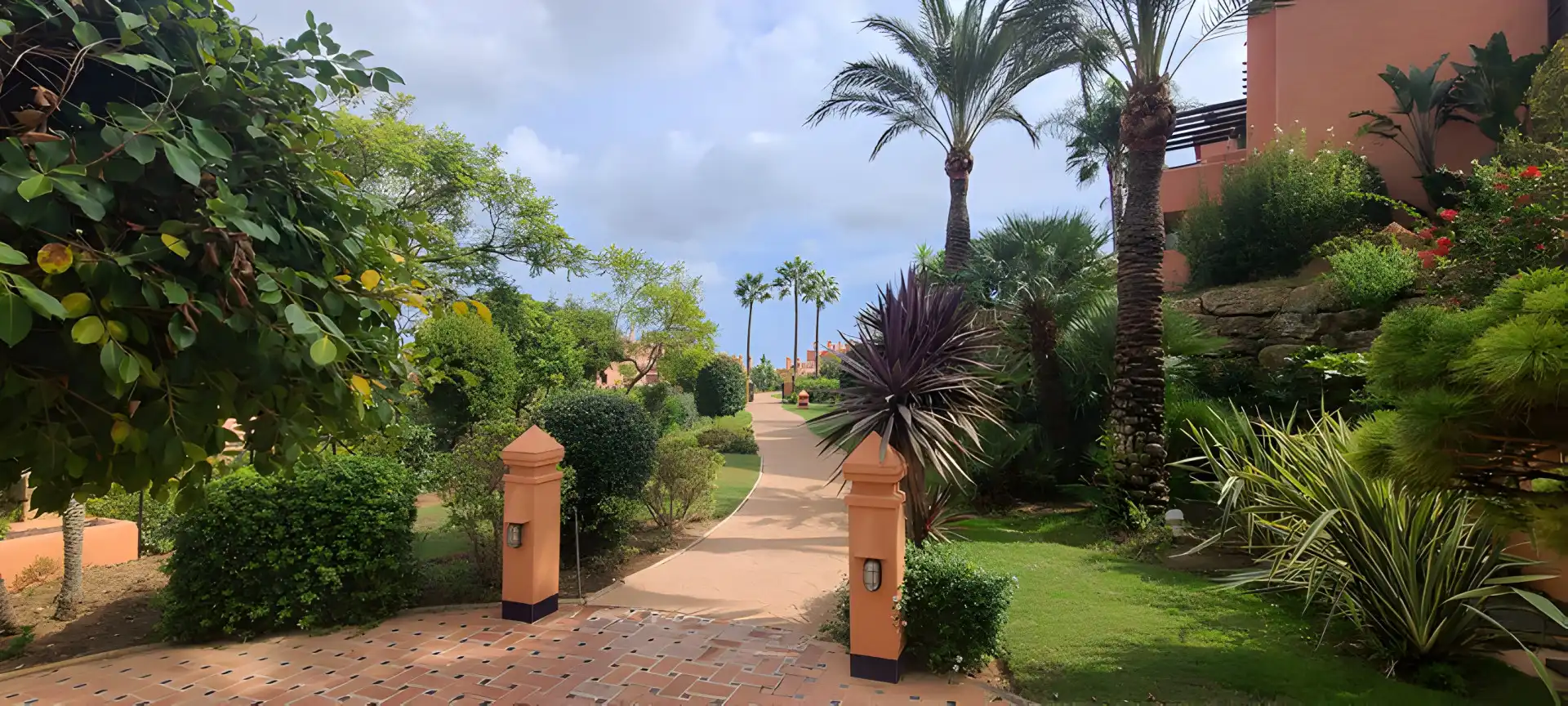 Außenansicht von Erdgeschoss zum Verkauf in Marbella mit Klimaanlage, Heizung und Terrasse