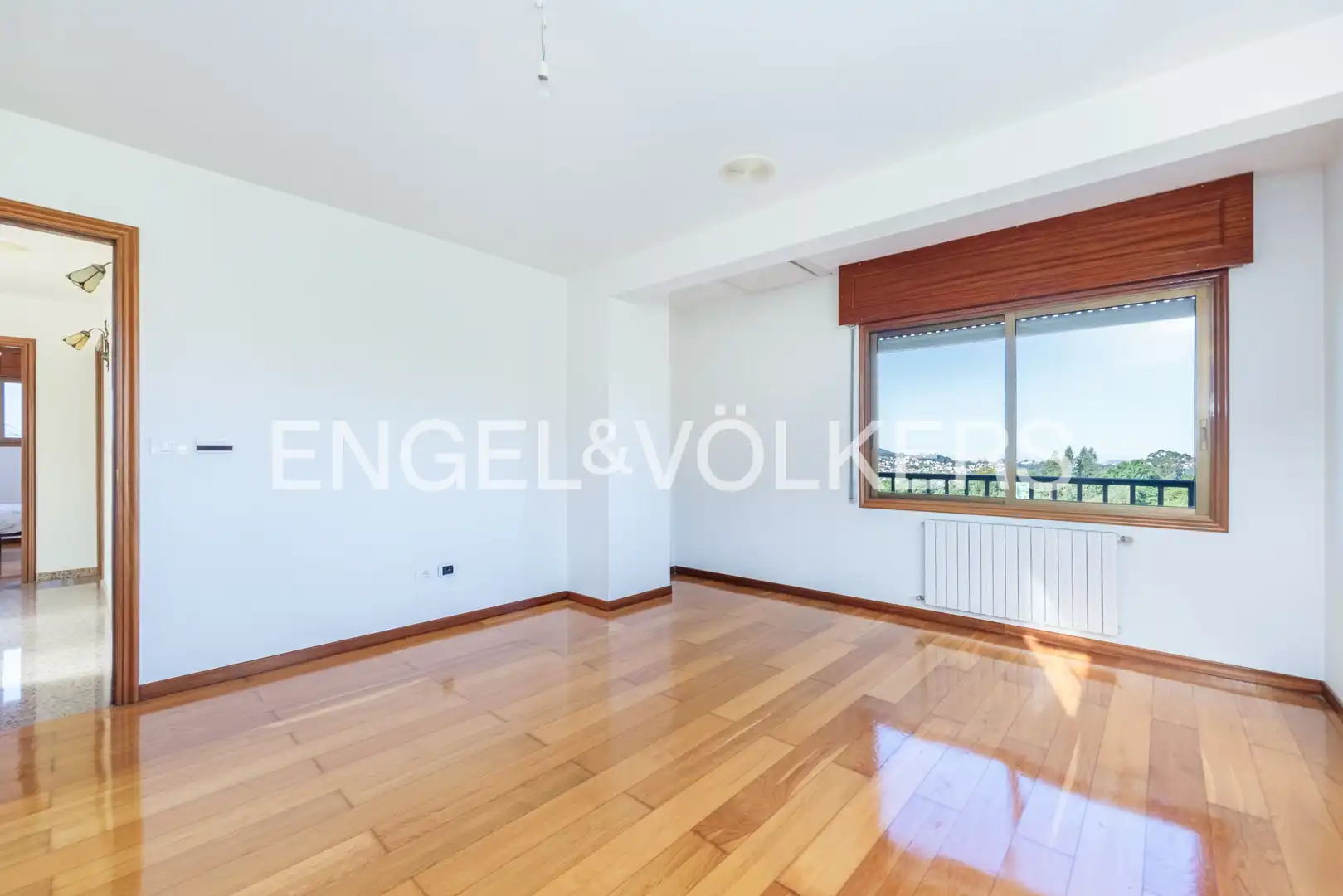 Comedor de Casa o chalet en venta en Vigo  con Calefacción, Jardín privado y Parquet
